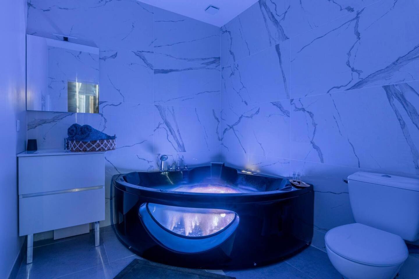 Baignoire Balneo Avec Climatisation * Saint-Etienne (Loire)